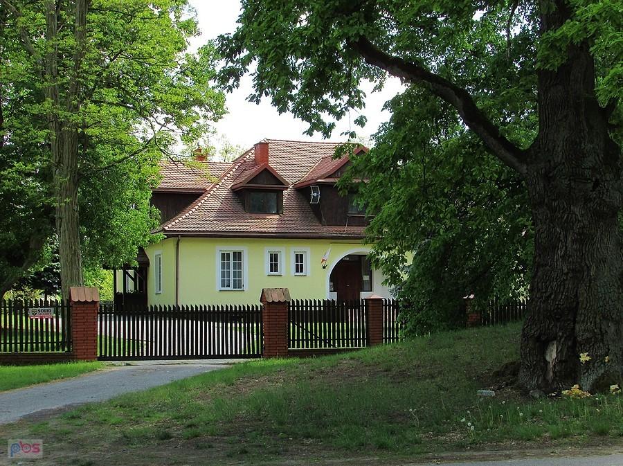 Plebania przy kościele w Lutkówce
