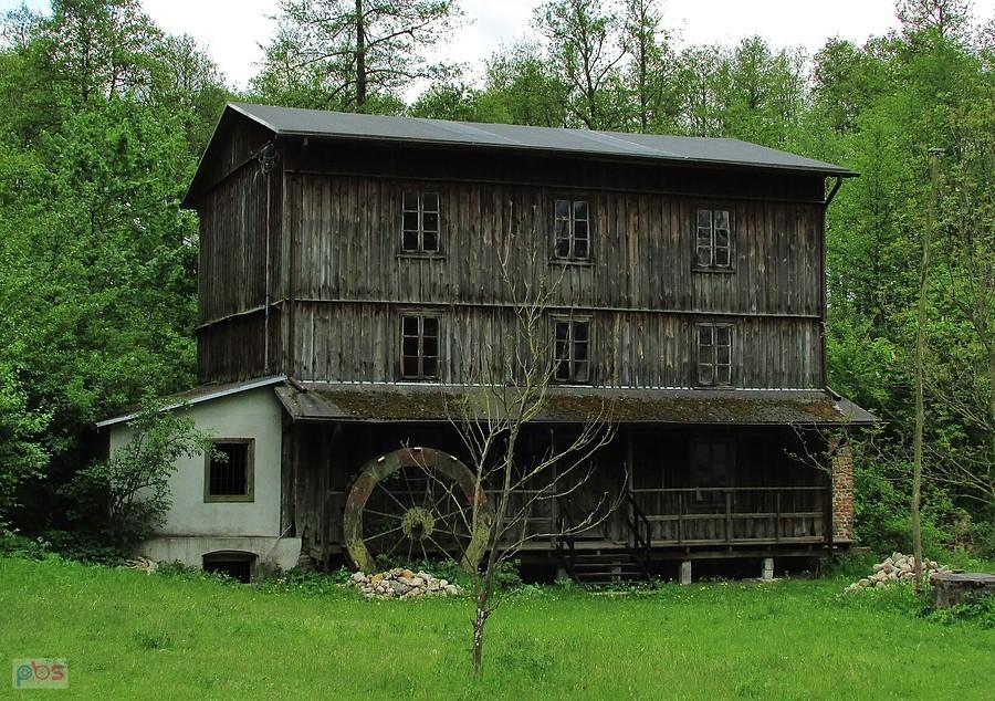 Chojnata - drewniany młyn nad Chojnatką