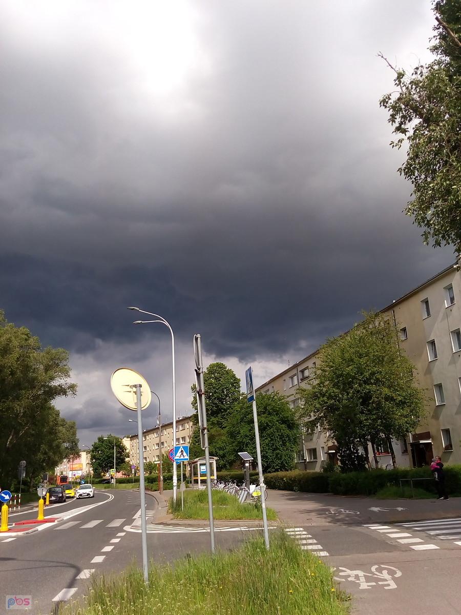 Z dużej chmury mały deszcz