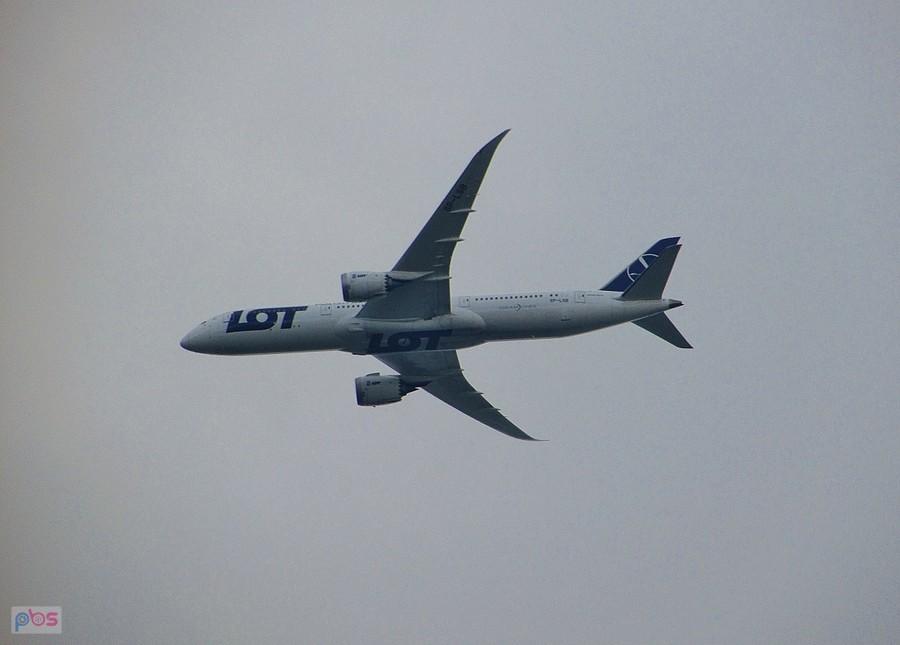 Nad głową przeleciał dreamliner