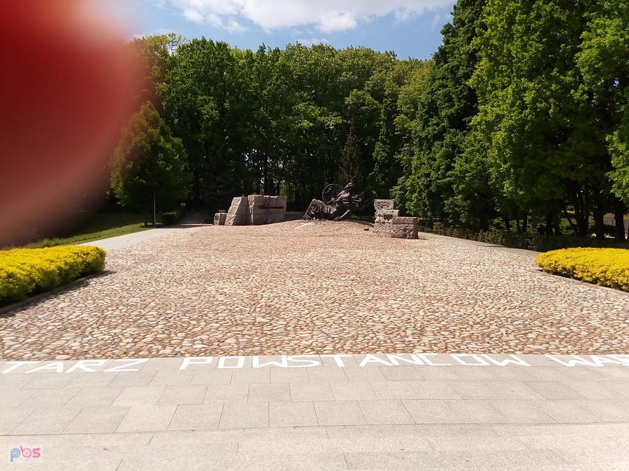 Polegli-Niepokonani