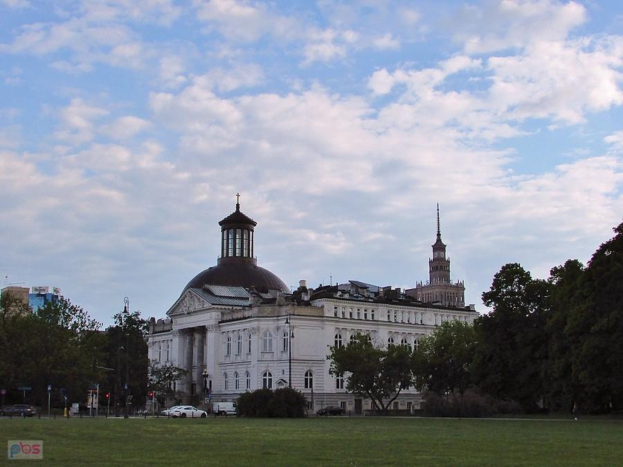 Gmach Zachęty i kopuła kościoła Świętej Trójcy