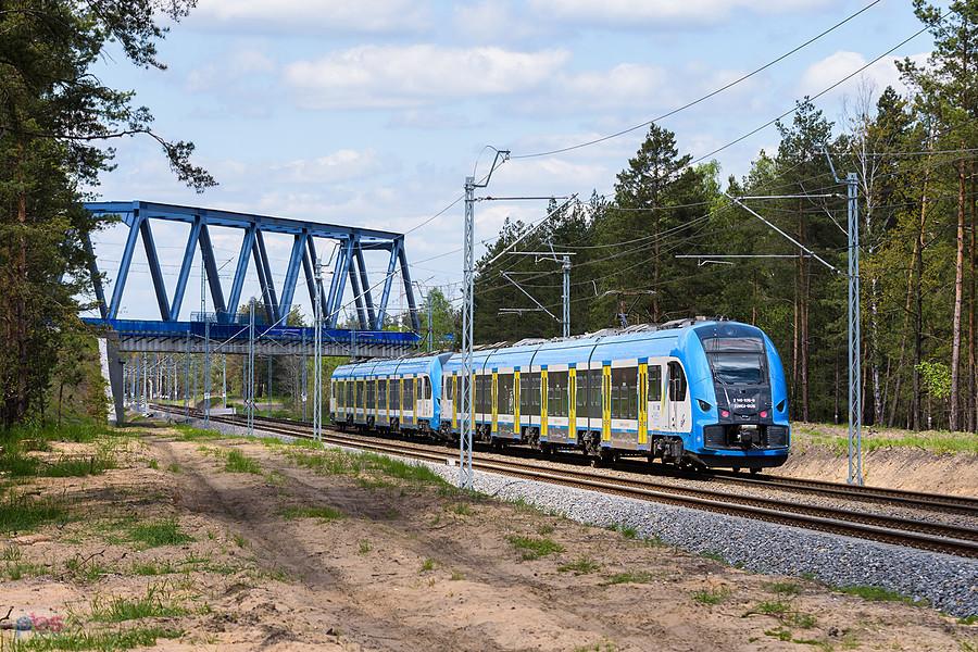 Szlak: Zawiercie - Myszków, linia D29-1. 22WEd-008 i 22WEd-012 jako poc. KS 40622 relacji: Gliwice - Częstochowa mijają myszkowską dzielnicę Mrzygłód.