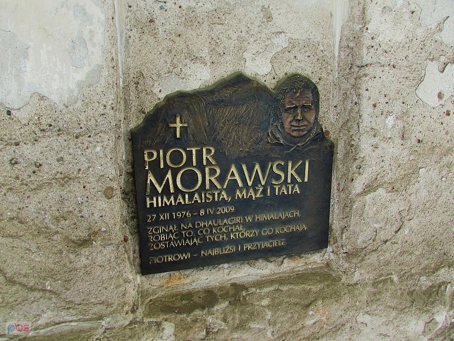 Najbliżsi i przyjaciele ufundowali tą tablicę - w krużkanku kościoła franciszkanów