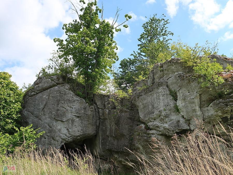 Skała z Jaskinią Płaską