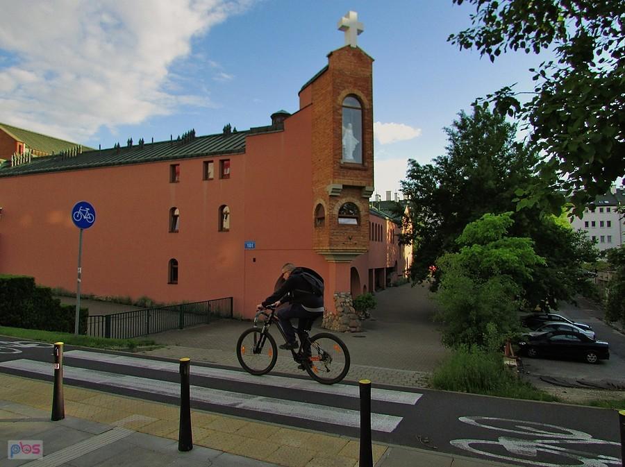 DDR przy kościele
