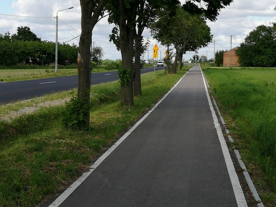 Ścieżka rowerowa łącząca dwie wioski. Takich widoków na Mazowszu nie brakuje.