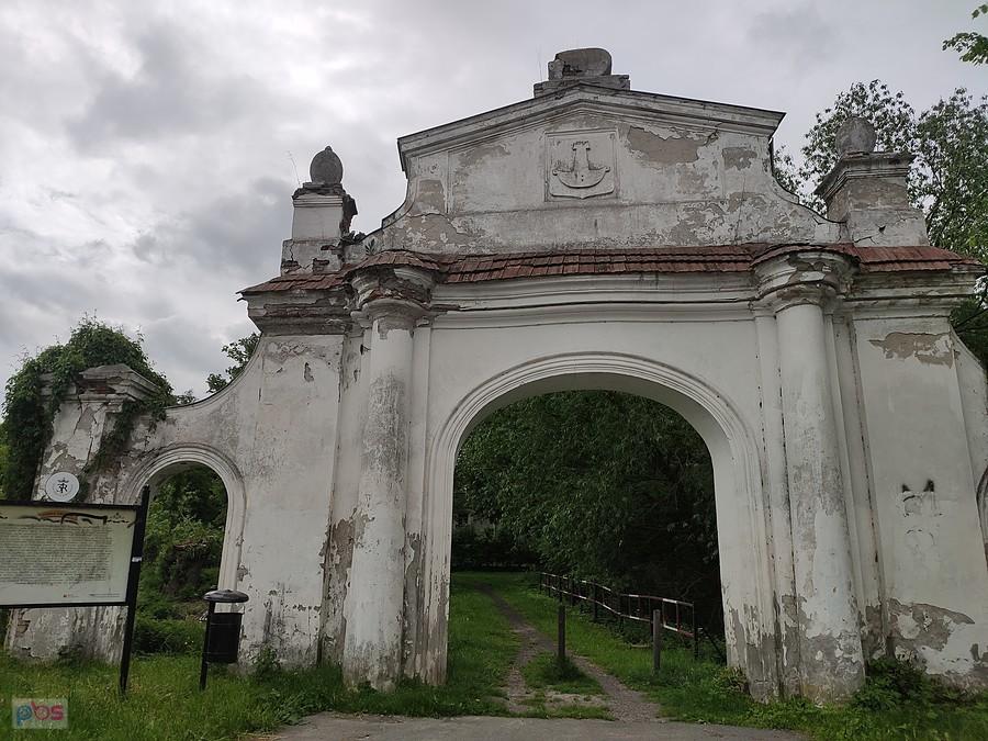 Brama do Zespołu Pałacowgo w Podzamczu