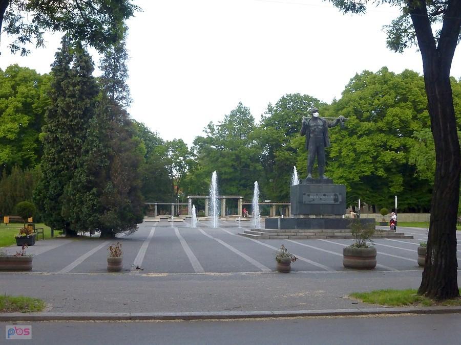 ul. 3 Maja, Zabrze - skwer z Pstrowskim (byłym)