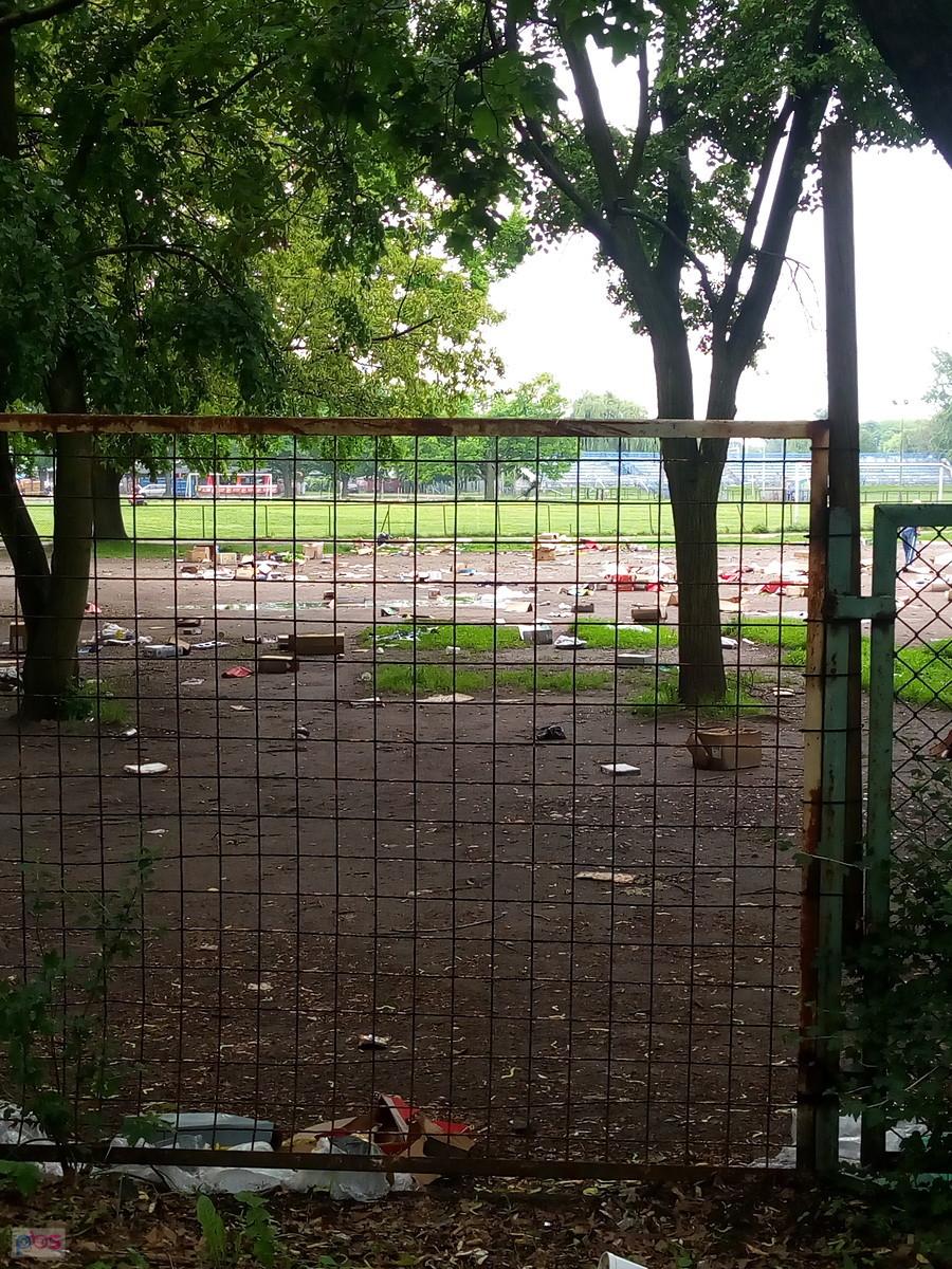 Pobojowisko po wczorajszym targu na Olimpii
