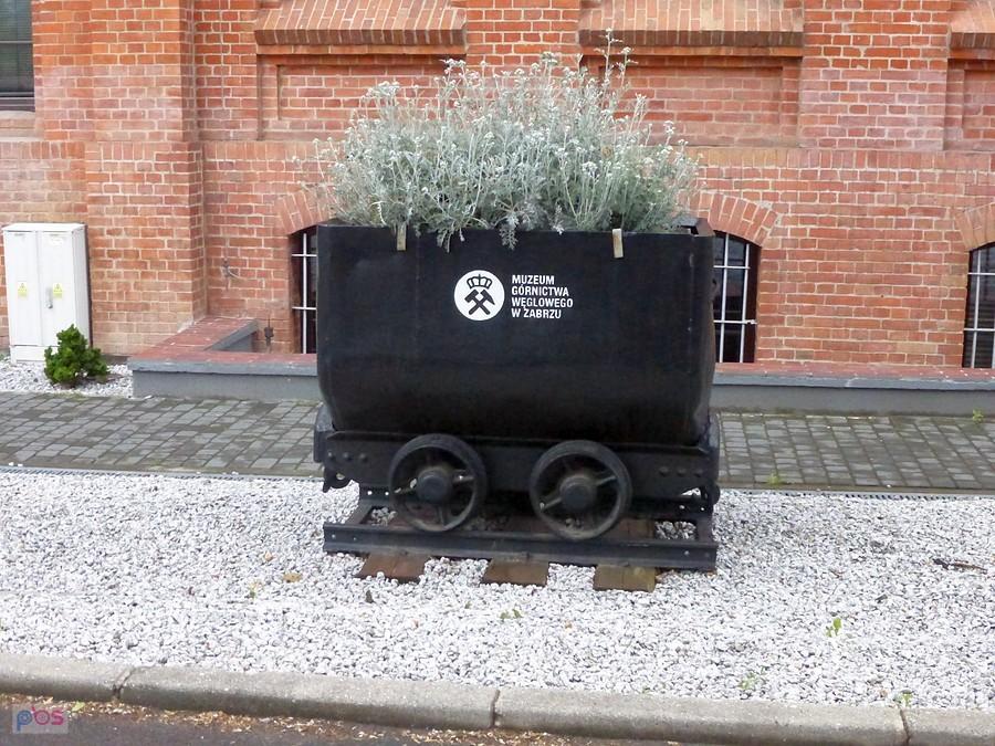 Zabrze ul. Agricoli - wiele takich wózków stoi na Śląsku