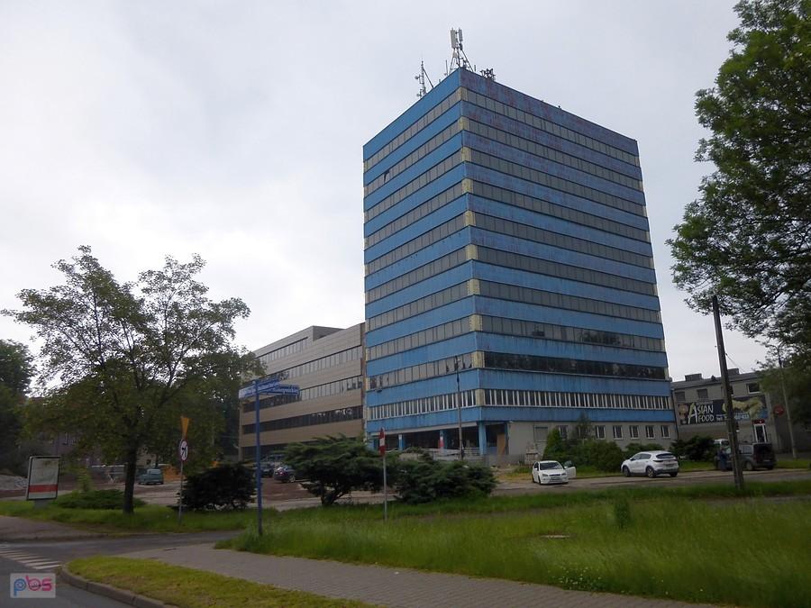 Zabrze - Jakiś krzywy mi wyszedł ten biurowiec (albo to co z niego zostało)