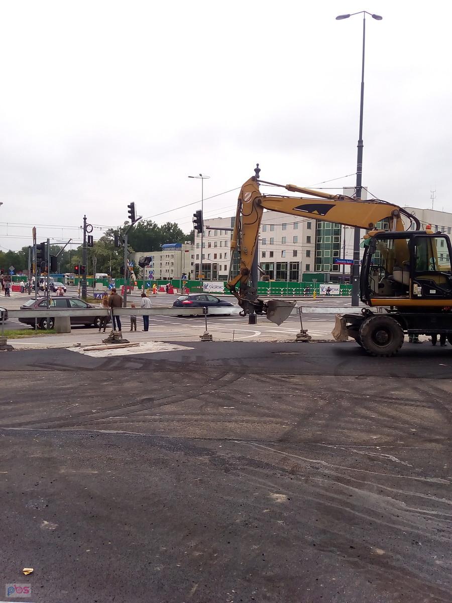 Budowa metra wymusi zmianę organizacji ruchu na skrzyżowaniu przy ratuszu