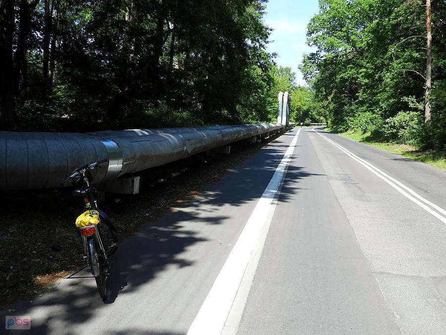Potocznie zwana ulicą Rurową a wiedzie pod Kombinat Azoty.