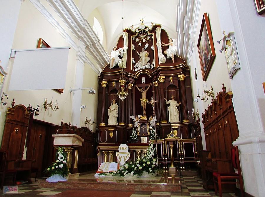 Siennica - ołtarz główny w kościele parafialnym