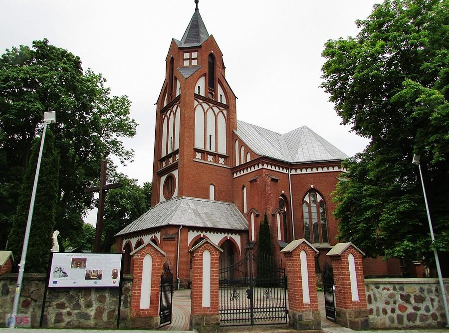 Seroczyn - neogotycki kościół zbudowany został w latach 1909-13