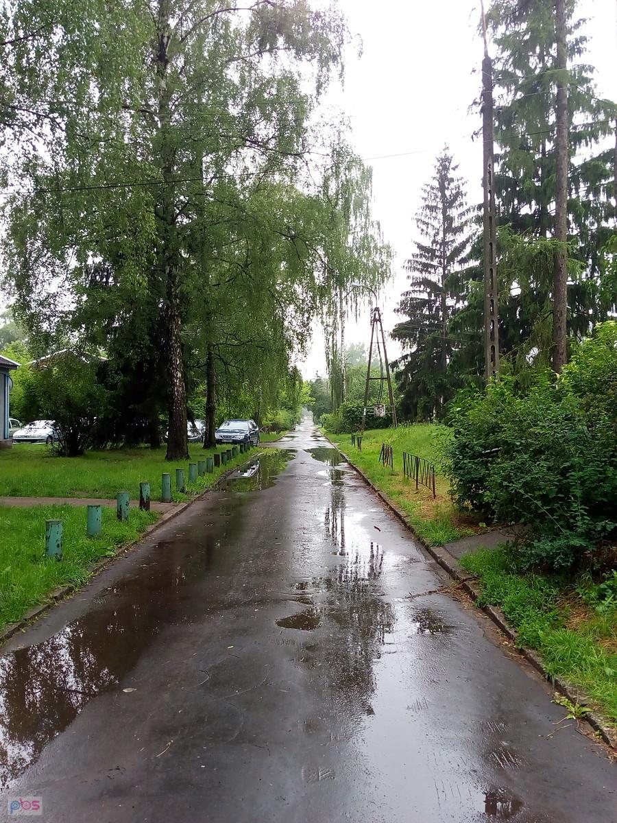 W nocy padało