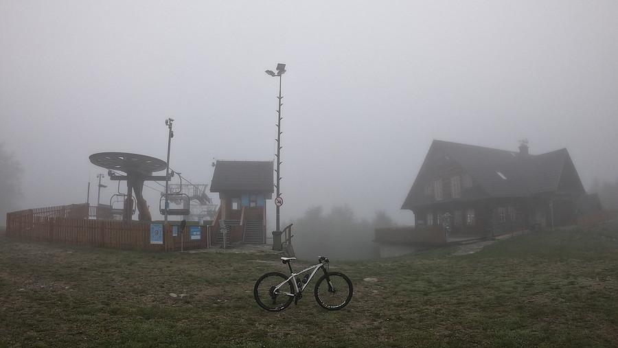 Na szczycie Mosornego Gronia (1047m). A tam ani żywej duszy...