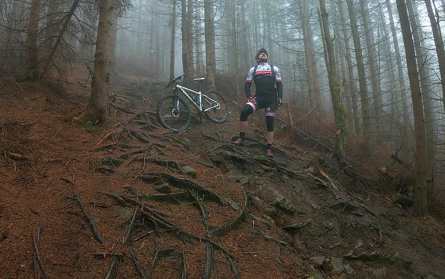 Ale wymyślili strome podejście żółtym na Cyl Hali Śmietanowej (1298m)