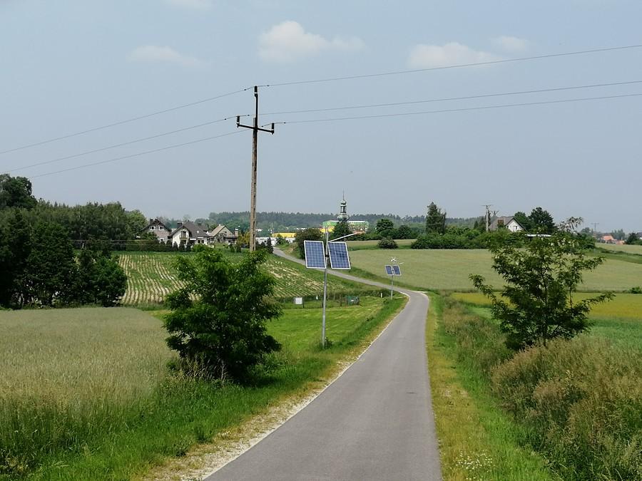 Widok na kościół w Mikstacie.
