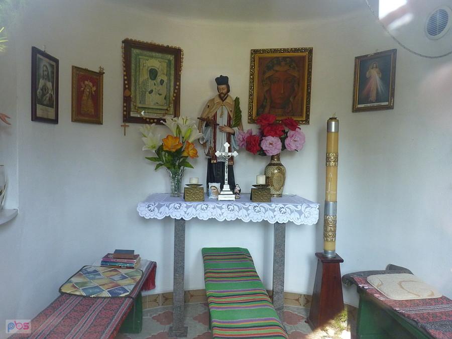 w środku