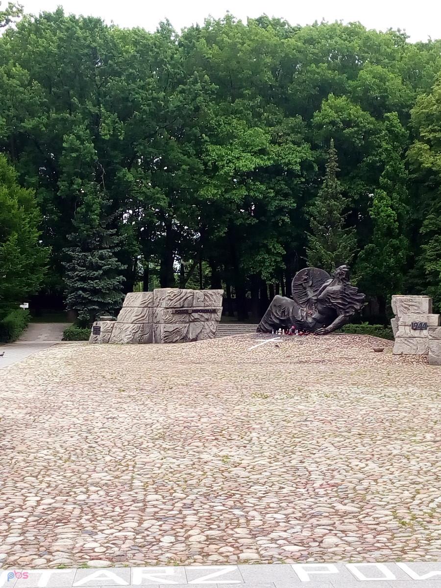 Polegli-Niepokonani