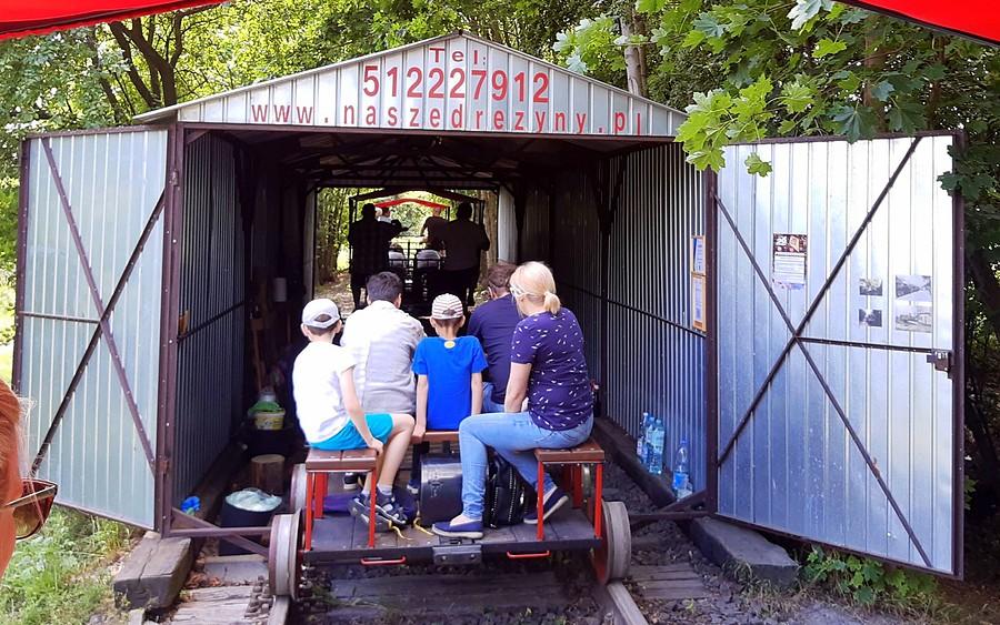 Kolejowa szopa ma tajne przejście ;) Mosińska Kolej Drezynowa