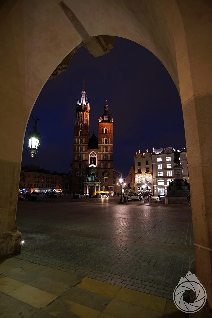 rynek krakowski spod łuku Sukiennic