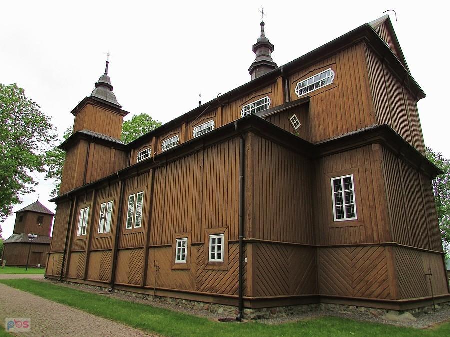 Drewniany kościół w Narwi wybudowany został w latach 1738-1748