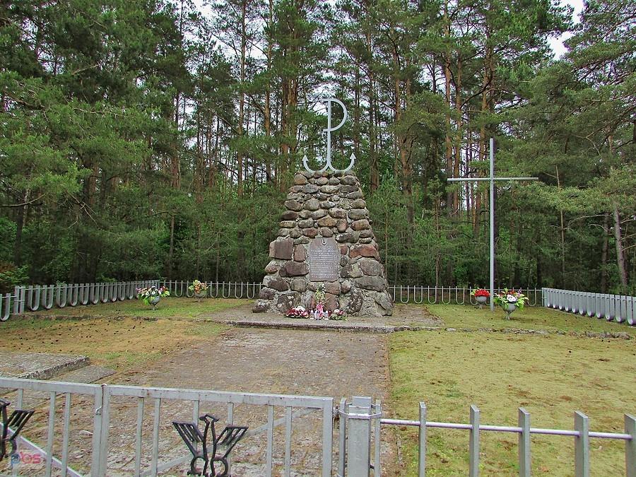 Pawły - pomnik w miejscu bitwy IV Uderzeniowego Batalionu Kadrowego w czerwcu 1943 roku