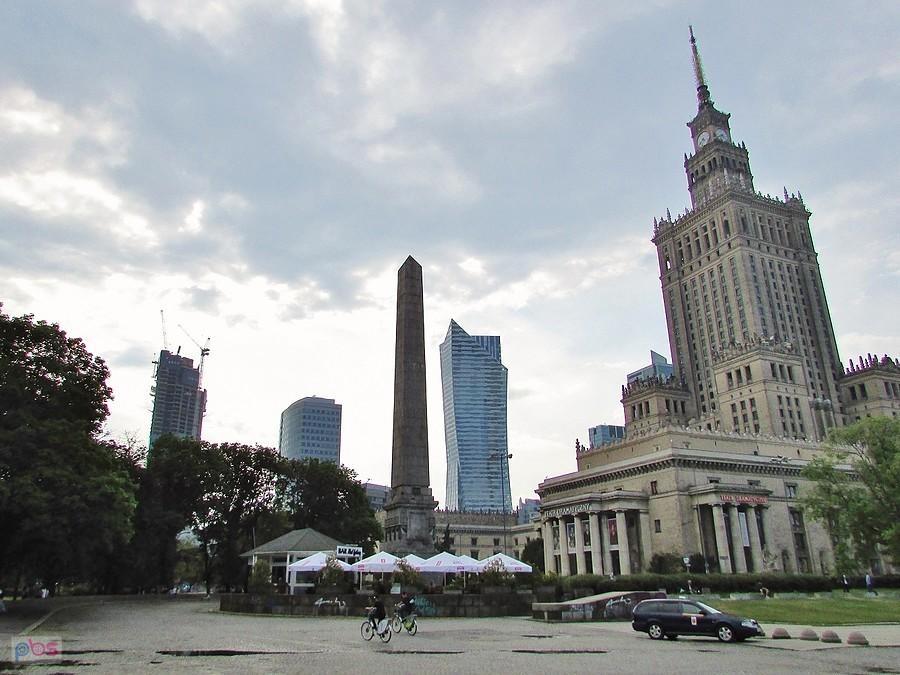 Widok na Pałac i otoczenie po wyjściu z patelni