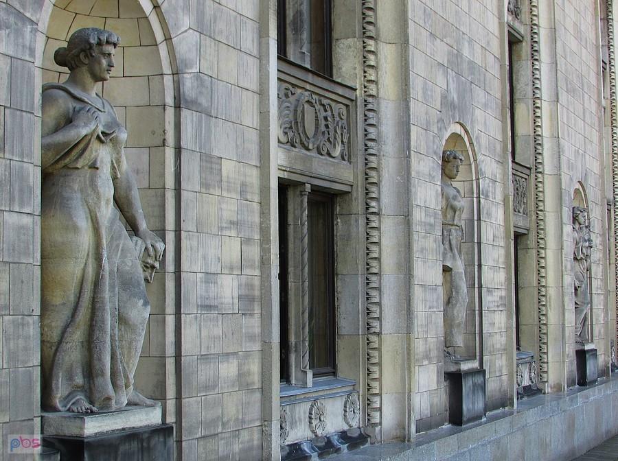 Rzeżby z Pałacu Kultury
