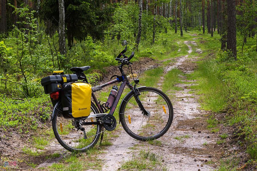 Z cięższym transportem - foto-postój na drodze pożarowej nr 14 tuż przed Porajem