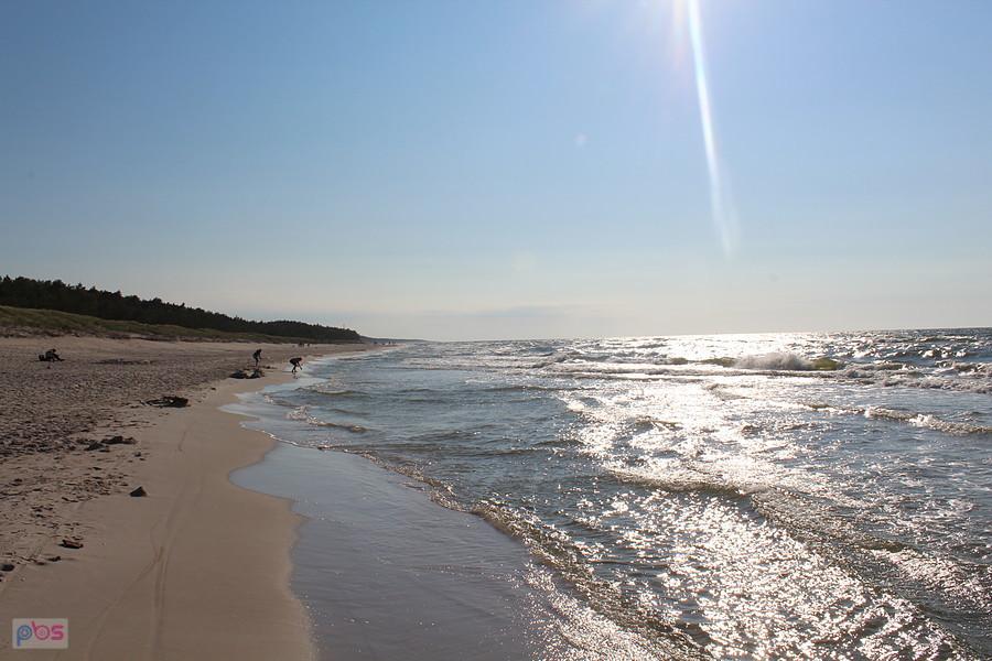Lazurowa plaża nad morzem