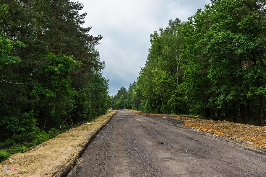 Remontowana droga wojewódzka DW 791 (ul. Porajska) w Żarkach Letnisku