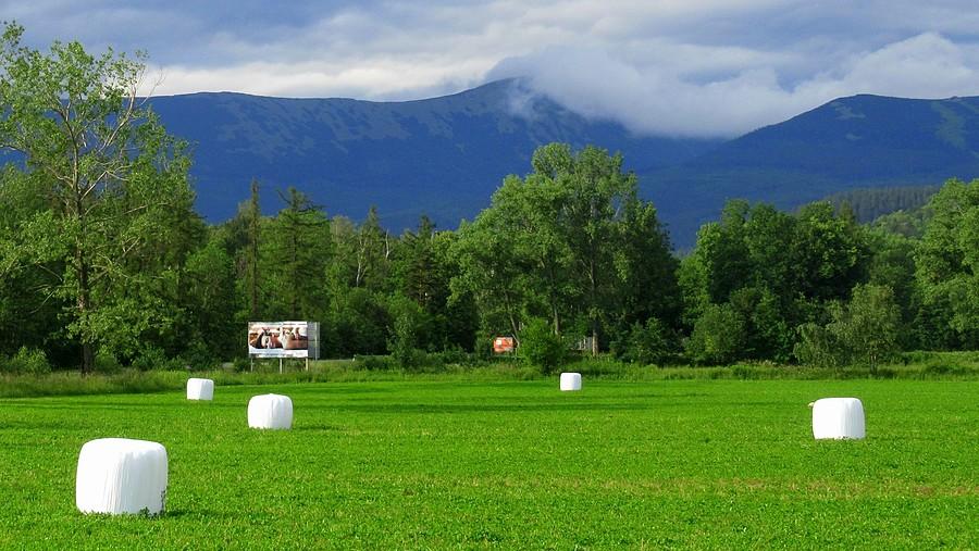 Widok z dojazdu do Karpacza