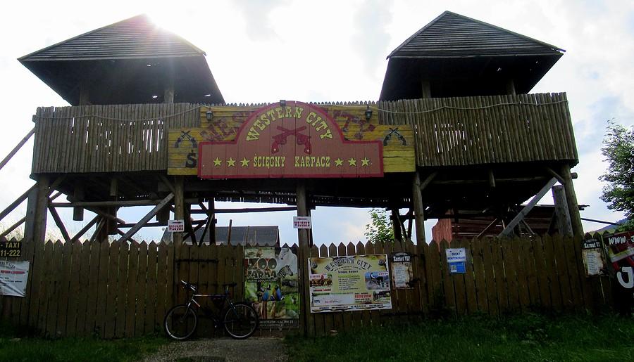 Wejście do Western City, Ścięgny