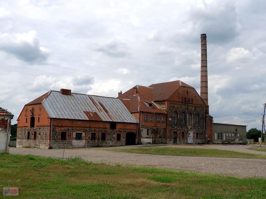 Zabudowania gospodarcze w Dołgiem.