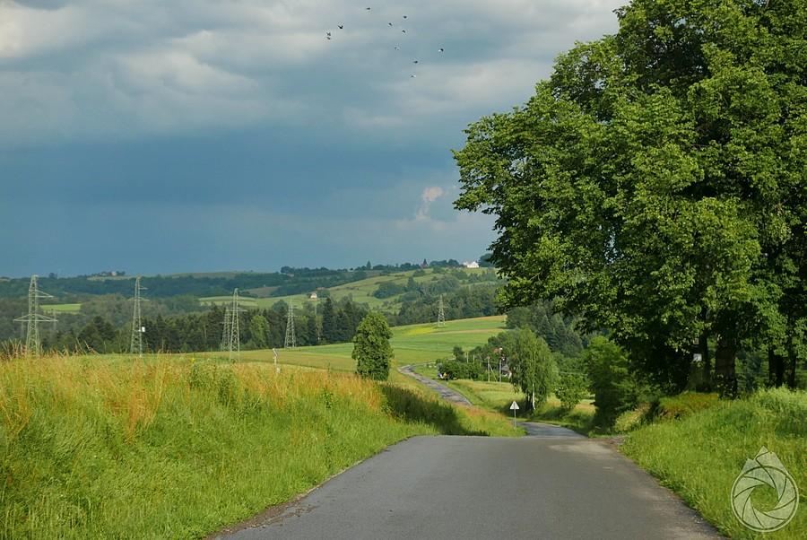 zjazd z górki na Staszkówkę, w stronę superkomórki burzowej idącej na Podkarpacie
