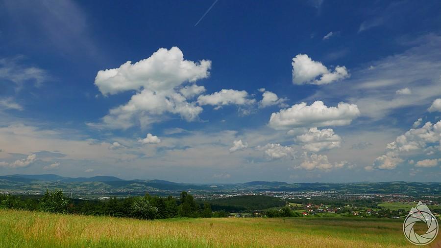 widok znad Żeleźnikowej na Sącz