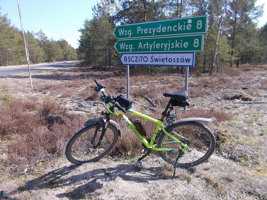 Drogowskaz na tanowisko Dowodzenia / Wzgórze Prezydenckie