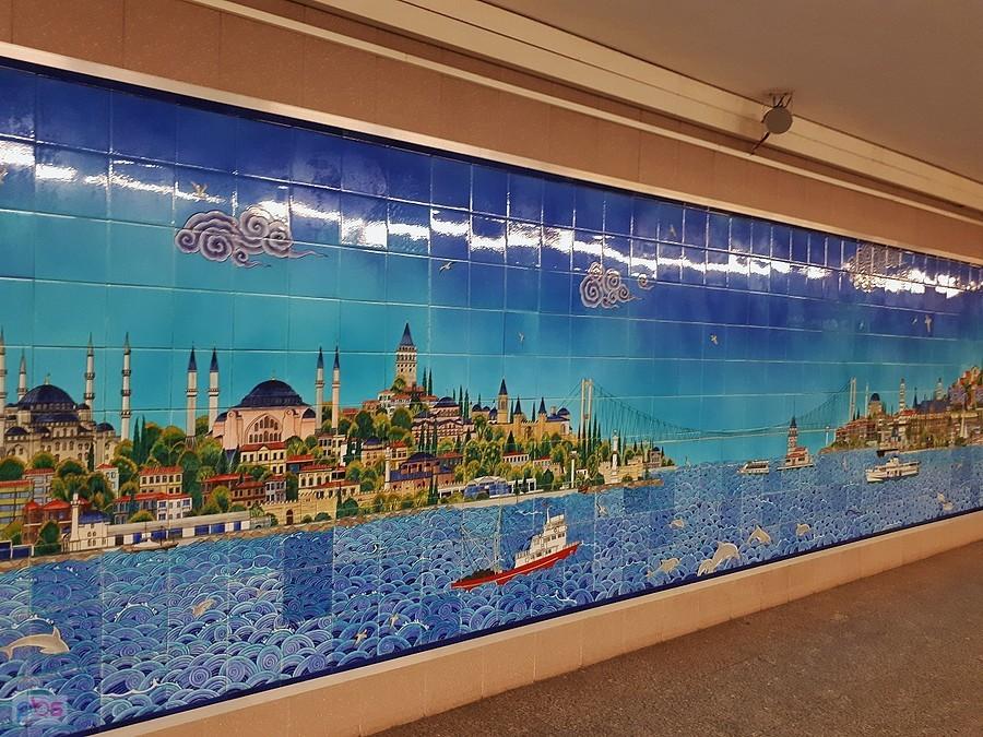 Panorama Stambułu na stacji metra Politechnika