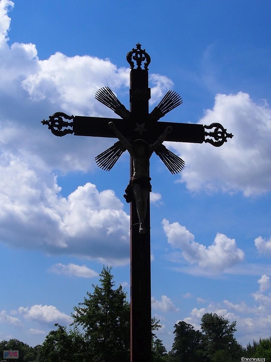 Przydrozny krzyż w Staniszczach Małych