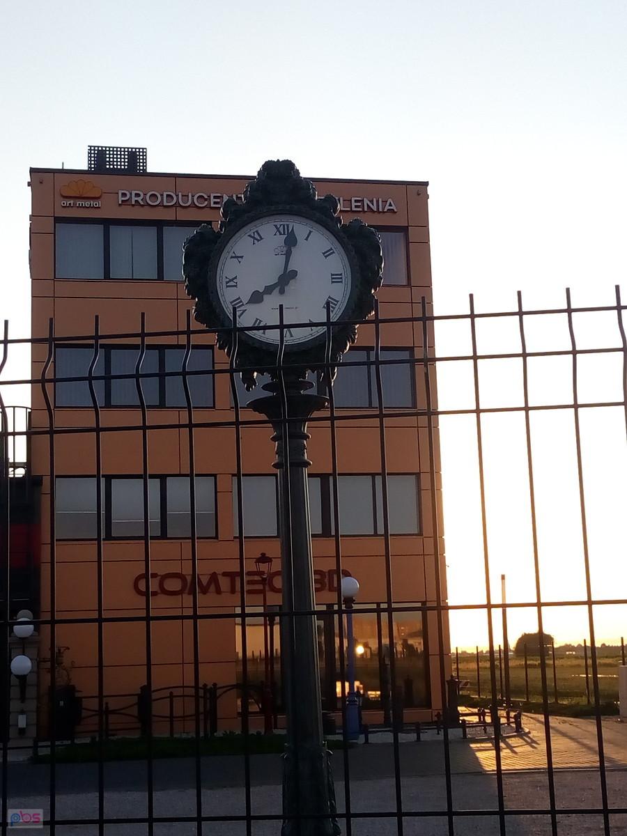 Ósma, tyle że wieczorem