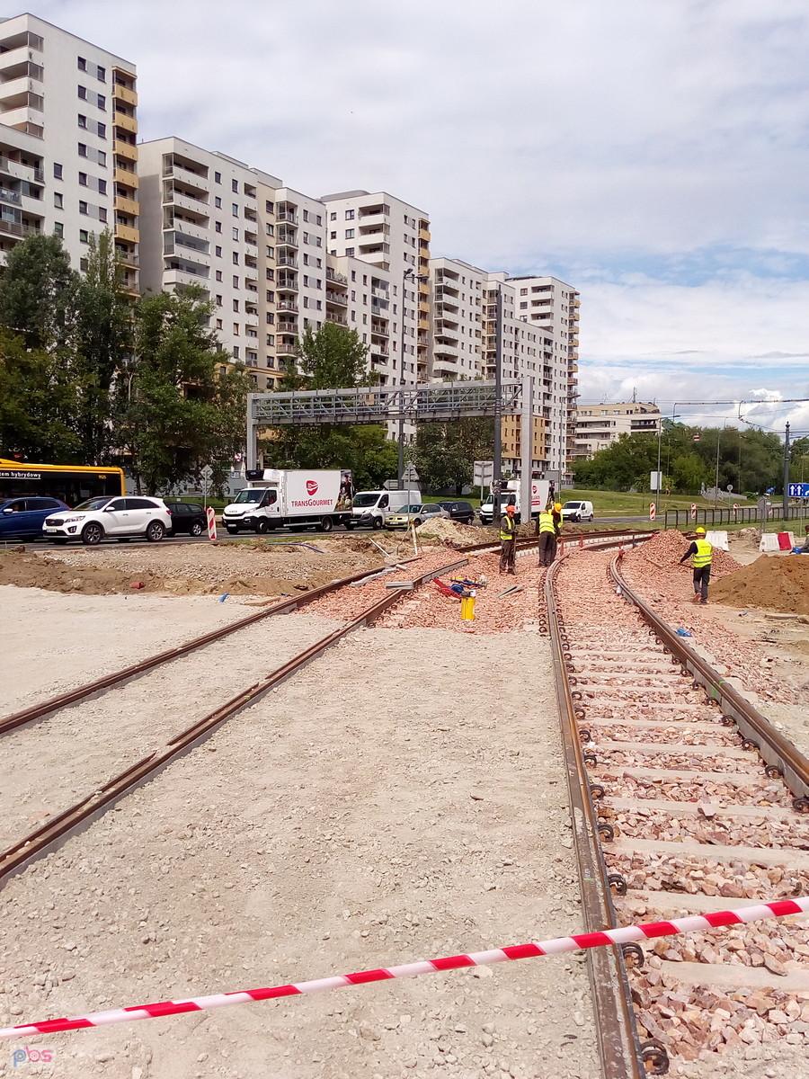 Przekładają tory tramwajowe