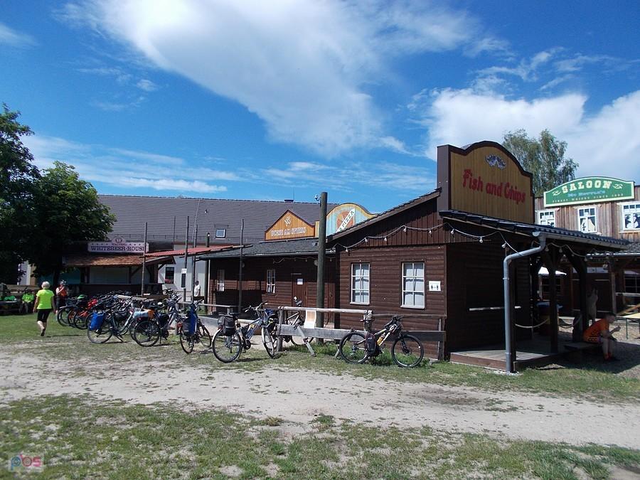 Dziki zachód w Forest Village Ranch