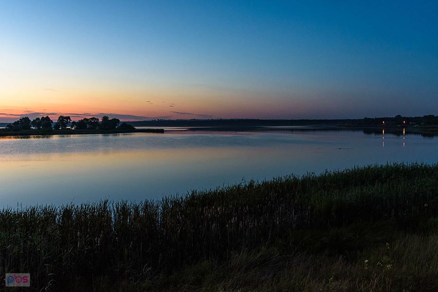 Wieczorny postój nad zbiornikiem wodnym "Poraj" - brzeg w Kuźnicy Starej