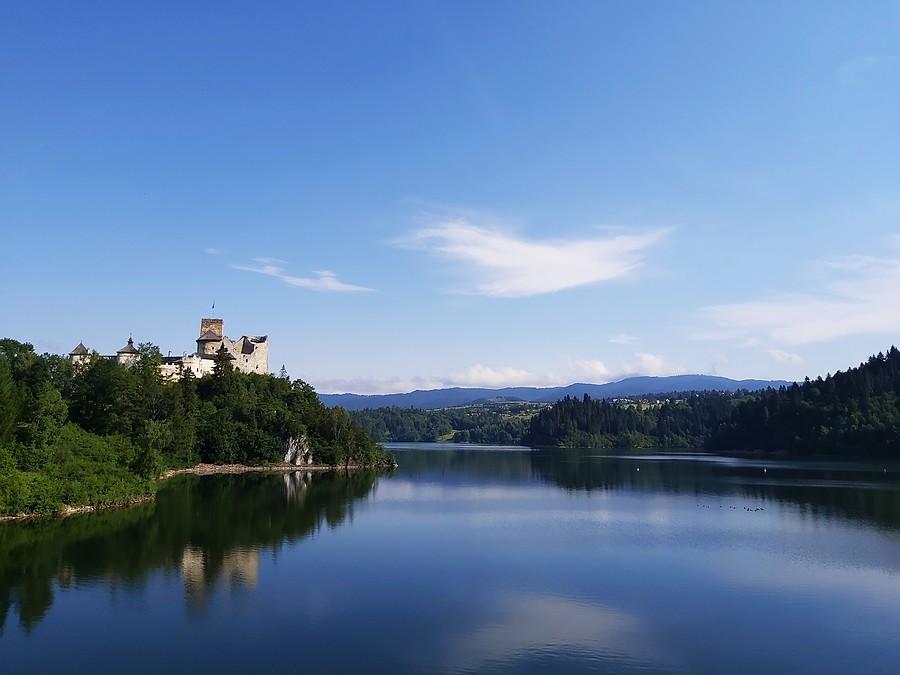Widok na zamek i Jezioro Czorsztyn