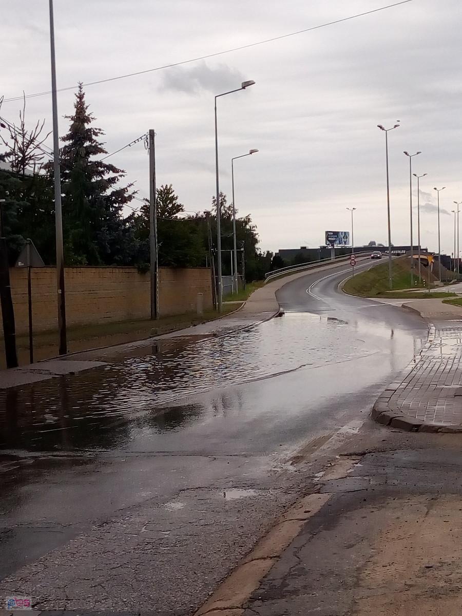 Jeziorko Szeligowskie powstaje tu zawsze po większym deszczu, mimo wykonywanych remontów