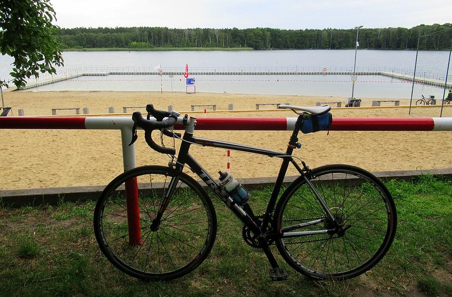 Przed plażą na Jeziorze Lusowskim